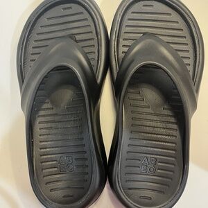 Abeo Galaxy Men's Flip Flop Sandals size 9 - new in box